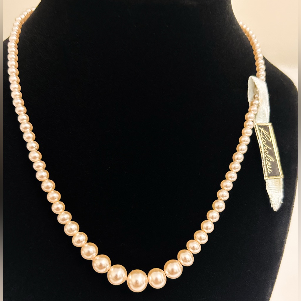 Vintage Richelieu Graduated Pearl Necklace 90$
